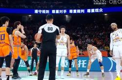 球队连胜气势如虹，对手难以抗衡